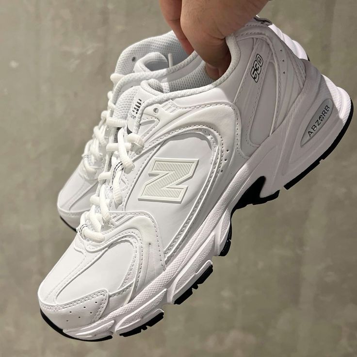 New Balance 530 Wit zijkant